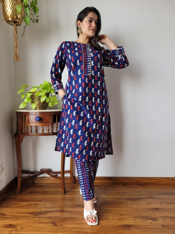 KURTI WITH PENT 81