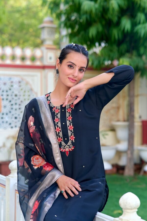 Women  Kurta with Pant and Digital Print with Heavy Embroidery Dupatta Set  - Image 8