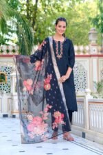 Women Kurta with Pant and Digital Print with Heavy Embroidery Dupatta Set - Image 9
